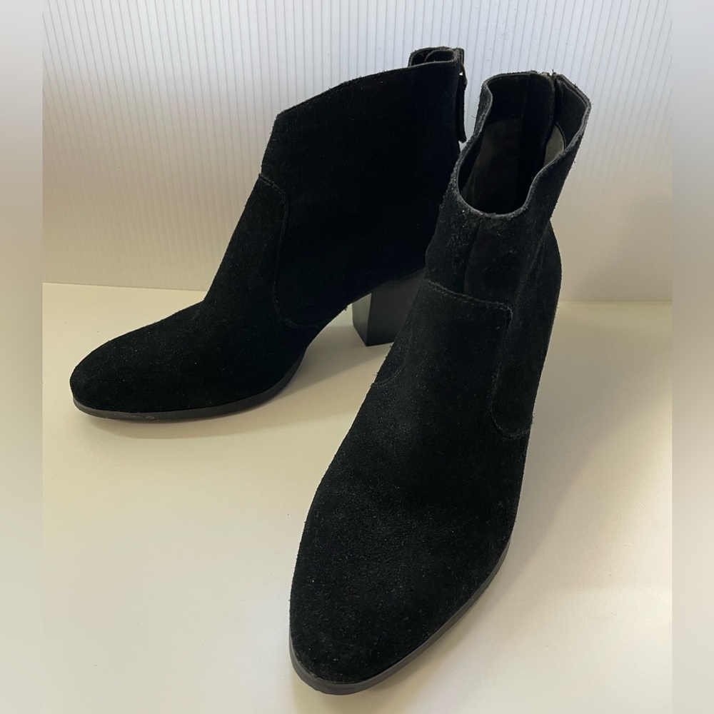Black Leather Ankle Booties stacked heel back zip by Tesori women’s size 9